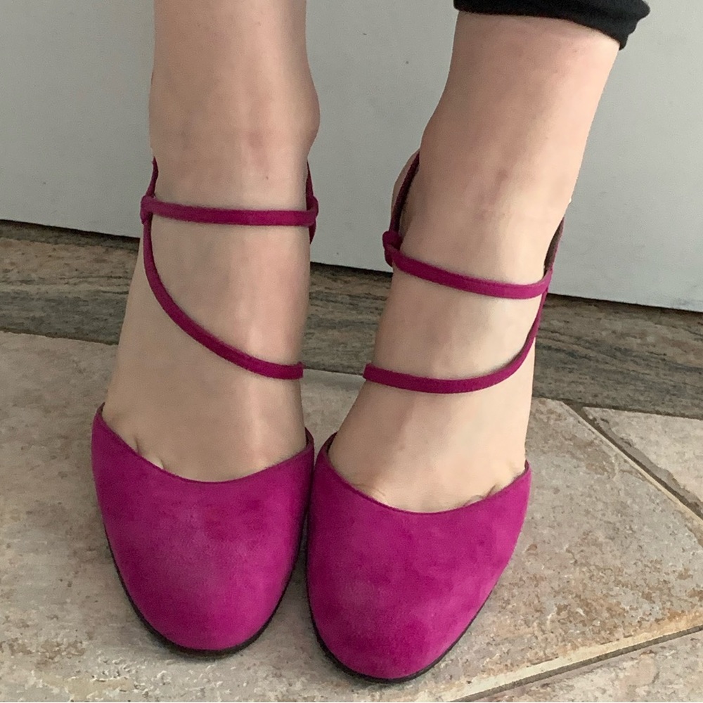 Gianni Versace made in Italy woman’s heels purple/ fuchsia color size 37